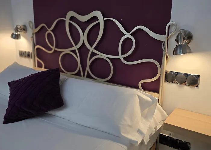 Hostal Santa Ana Colors Madrid